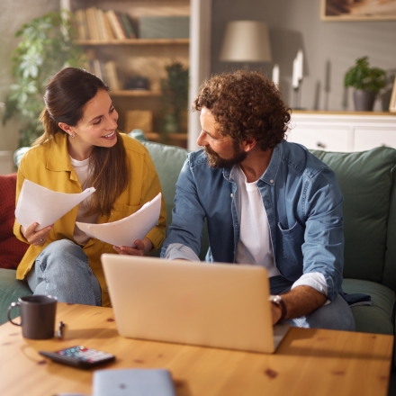 Prendre une décision financière difficile en couple