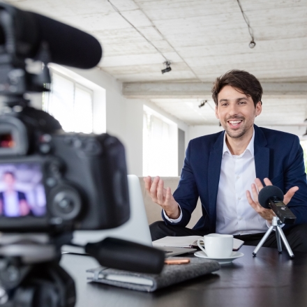 Assessing financial influencers
